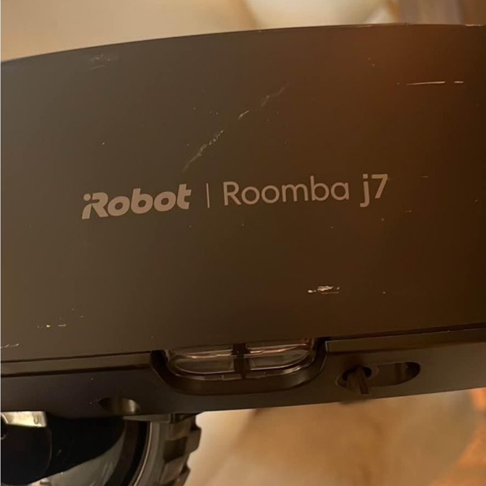 Roomba iRobot J7 (for parts)